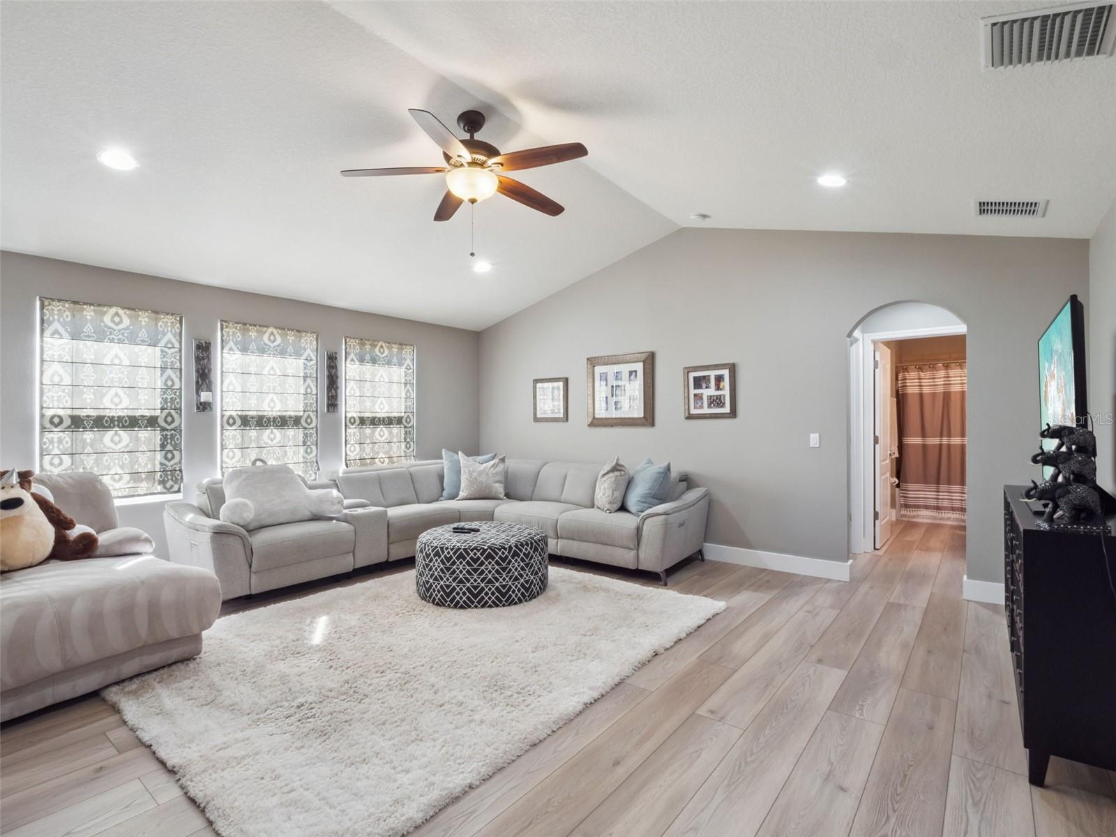 Image 35 of 50 For 15498 Sandfield Loop