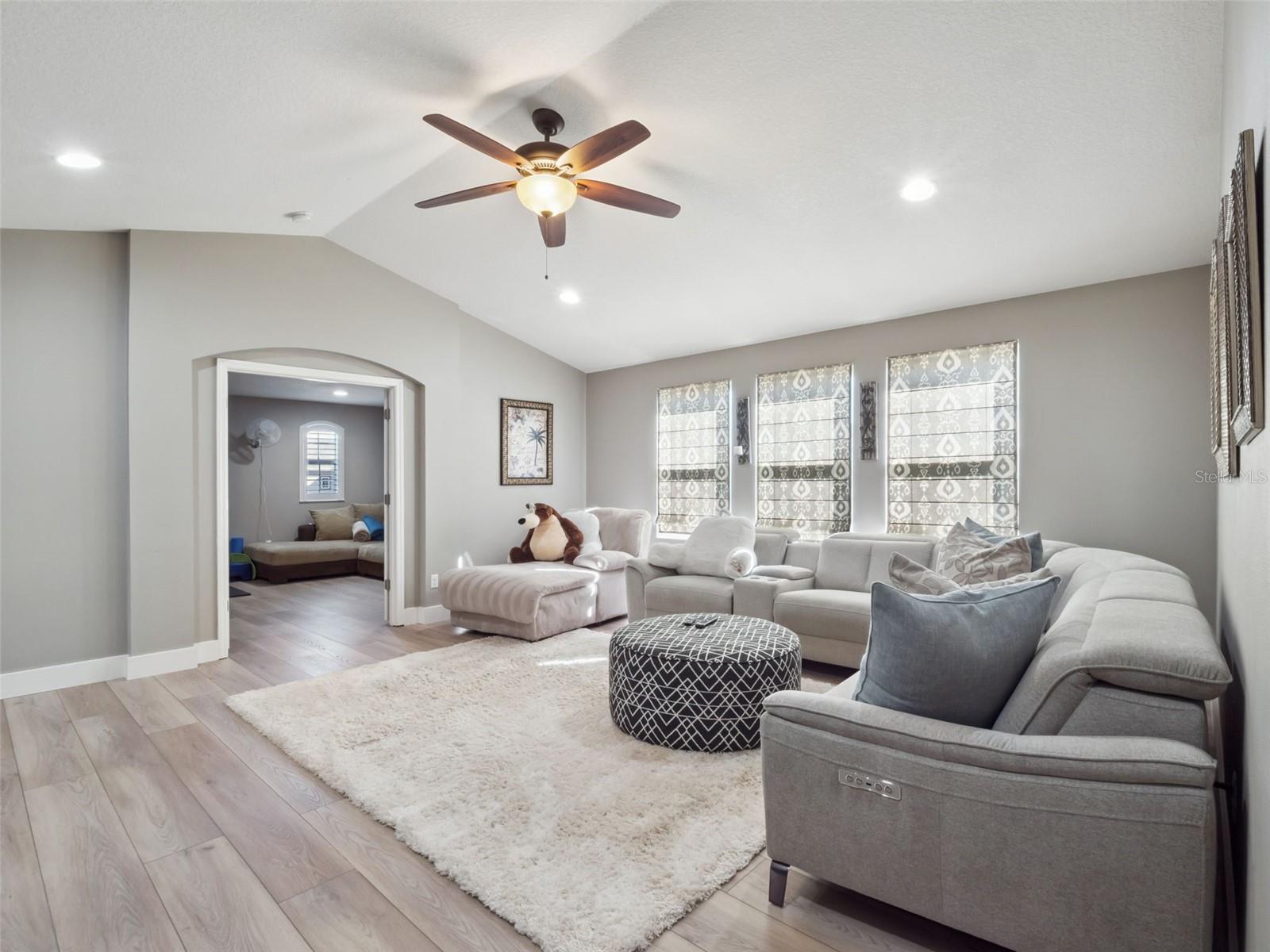 Image 36 of 50 For 15498 Sandfield Loop