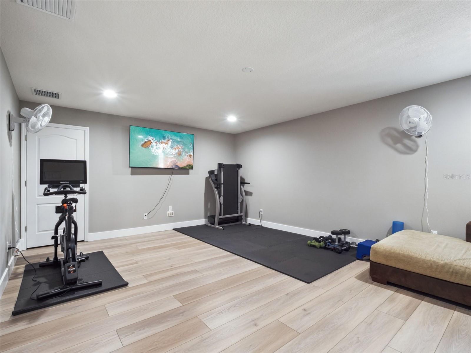 Image 39 of 50 For 15498 Sandfield Loop