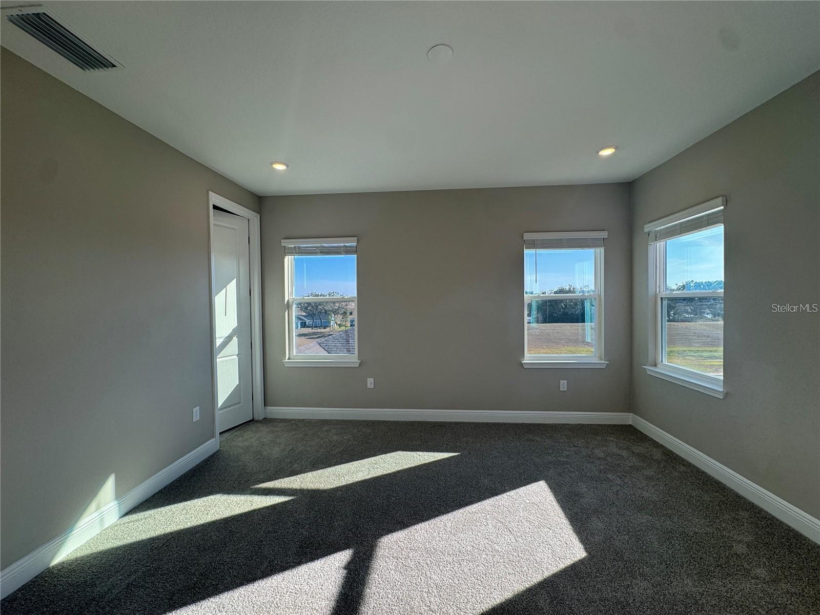 Image 18 of 37 For 16848 Hamlin Vista Alley