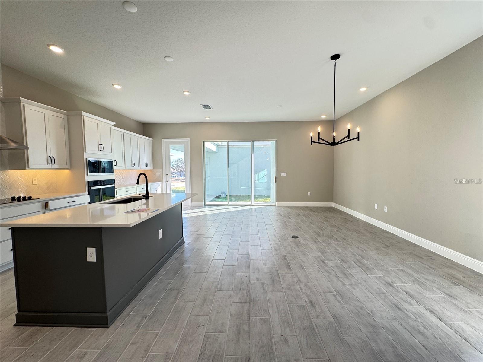 Image 5 of 37 For 16848 Hamlin Vista Alley