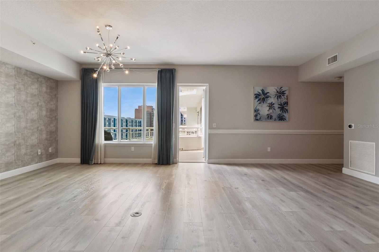 Image 11 of 52 For 100 Eola Drive 911