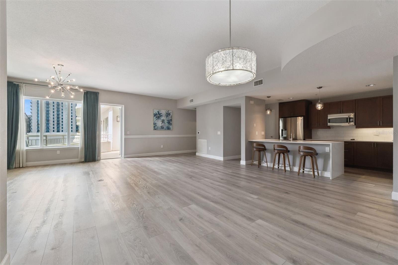 Image 12 of 52 For 100 Eola Drive 911