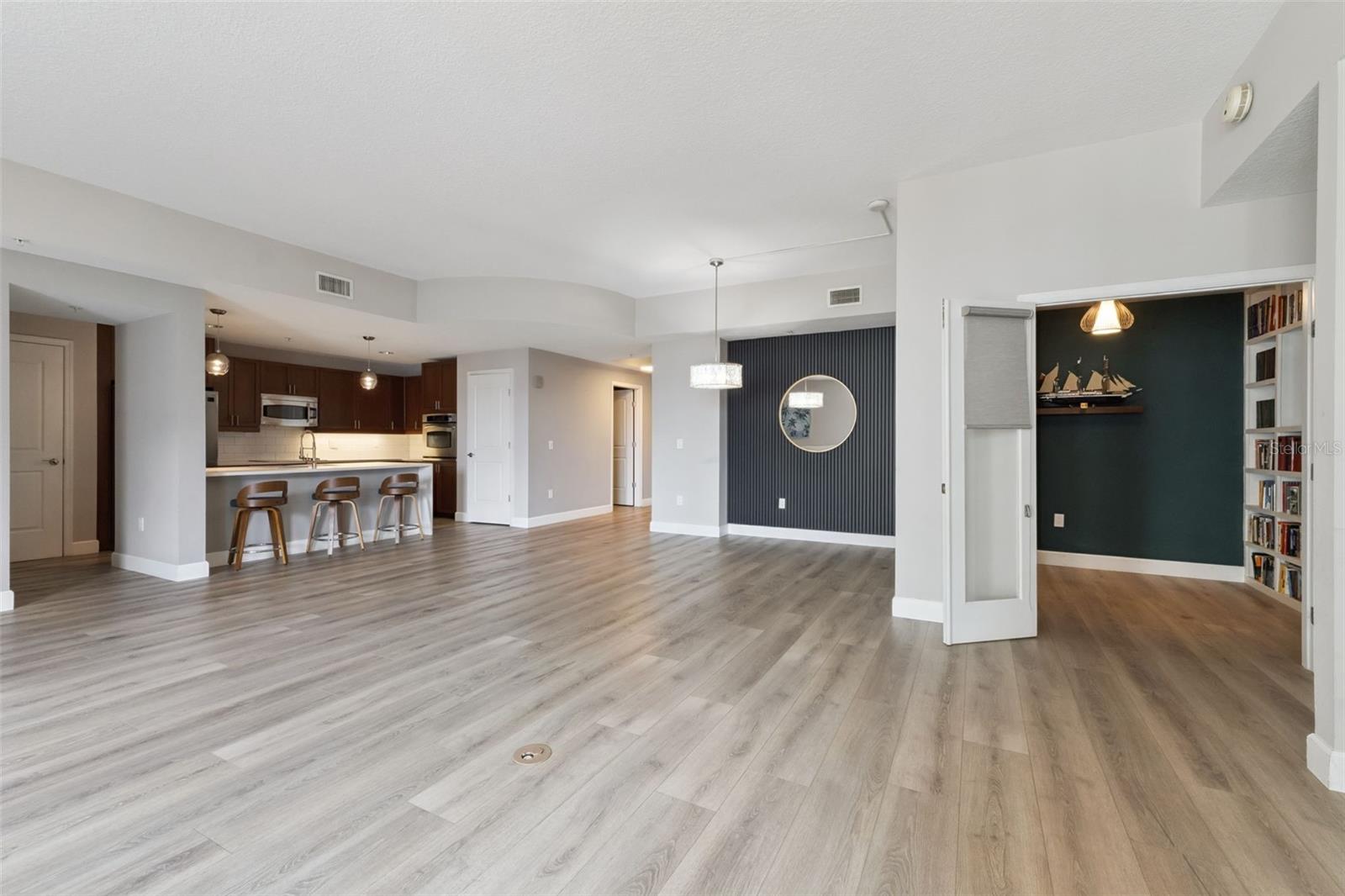 Image 13 of 52 For 100 Eola Drive 911