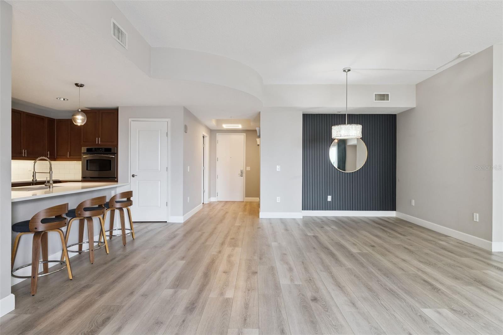 Image 14 of 52 For 100 Eola Drive 911