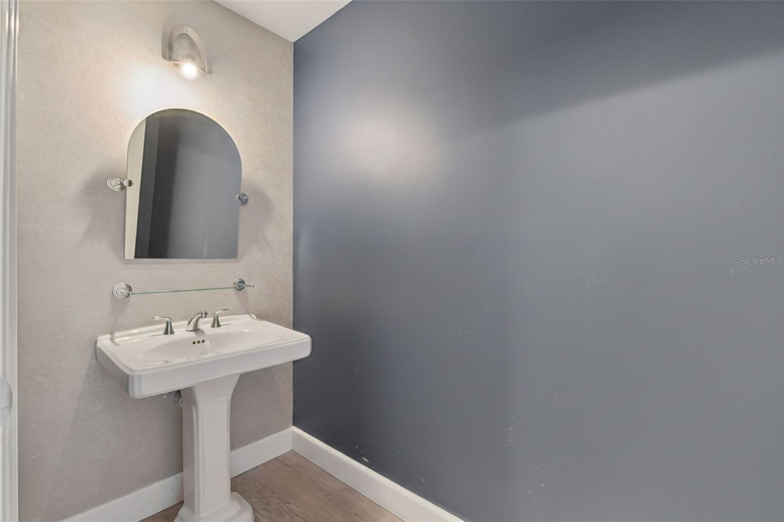 Image 15 of 52 For 100 Eola Drive 911