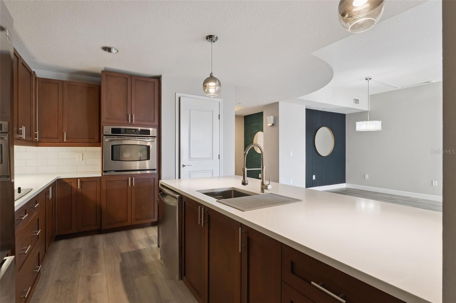 Image 16 of 52 For 100 Eola Drive 911