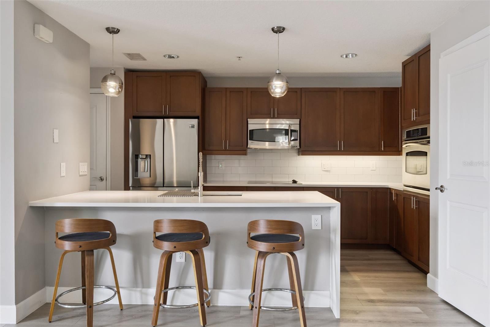 Image 18 of 52 For 100 Eola Drive 911