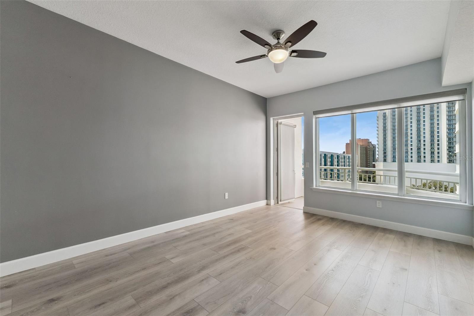 Image 23 of 52 For 100 Eola Drive 911