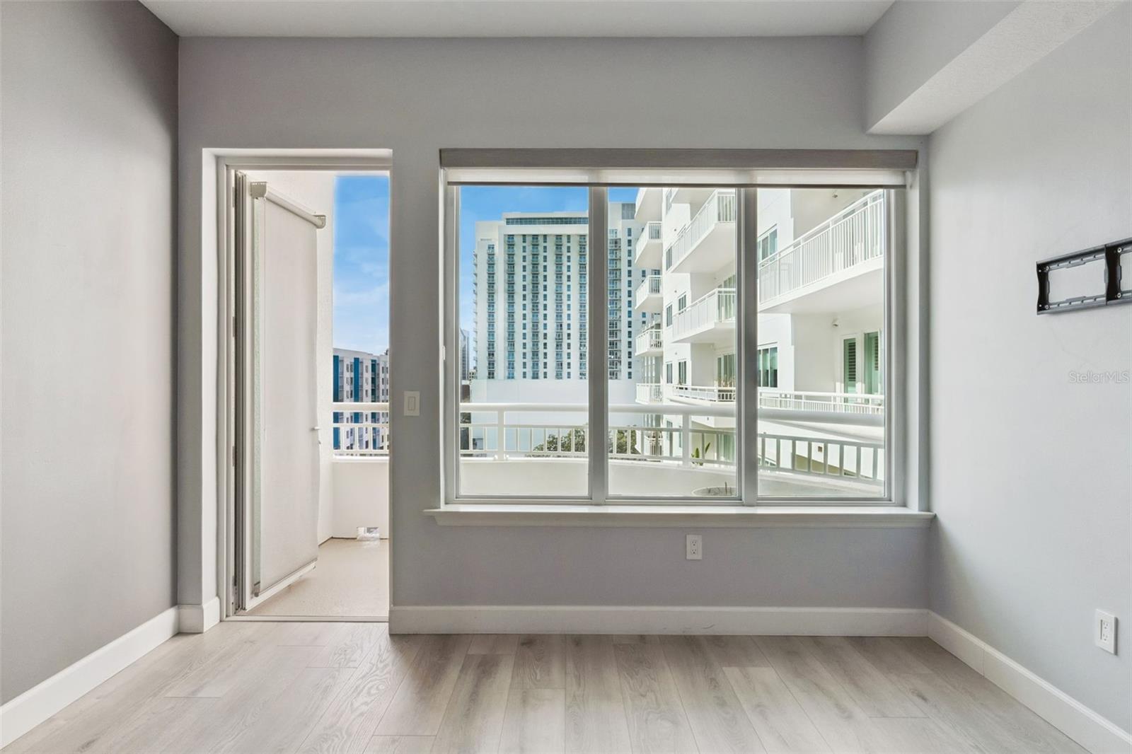 Image 24 of 52 For 100 Eola Drive 911