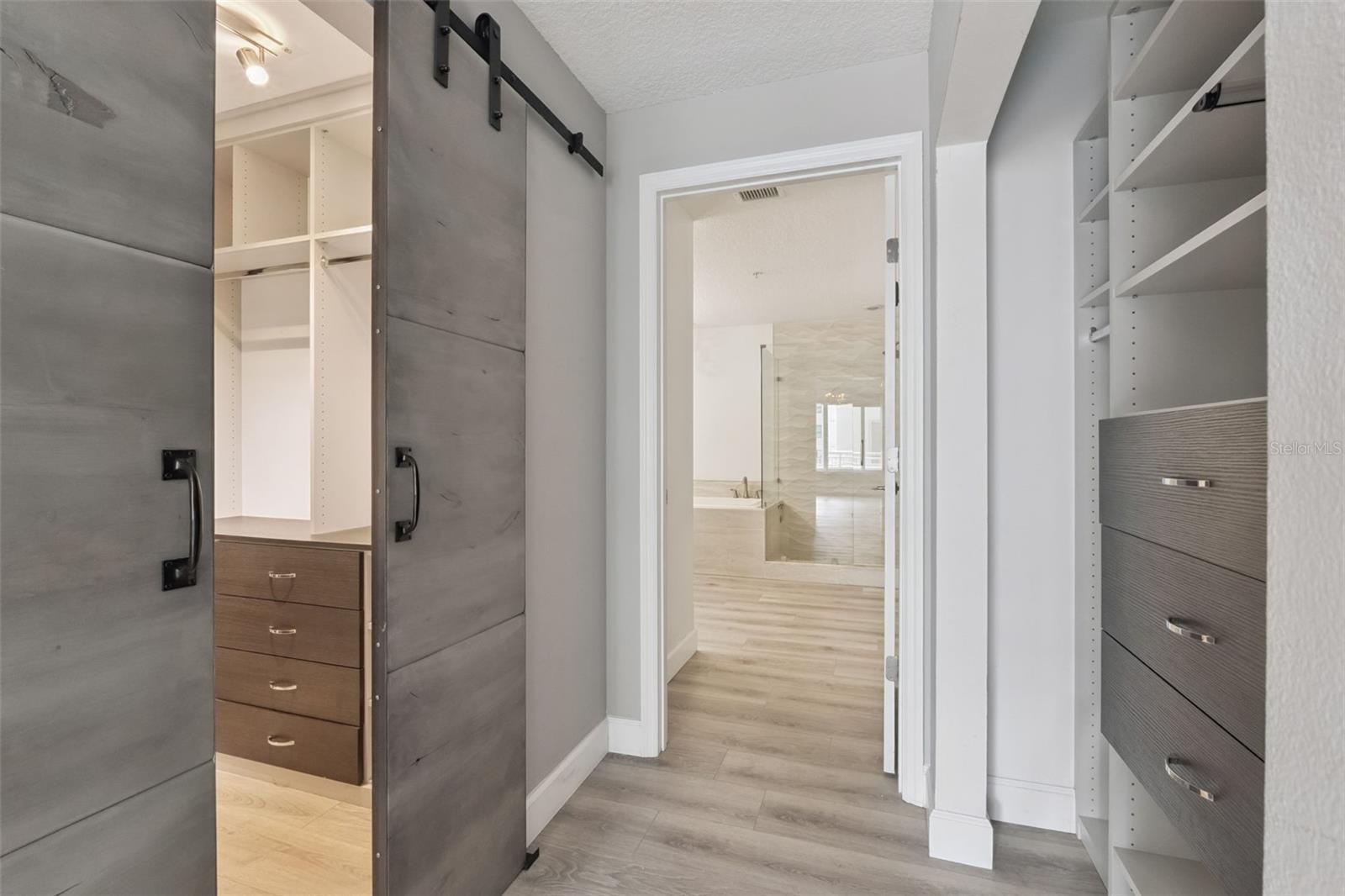 Image 30 of 52 For 100 Eola Drive 911