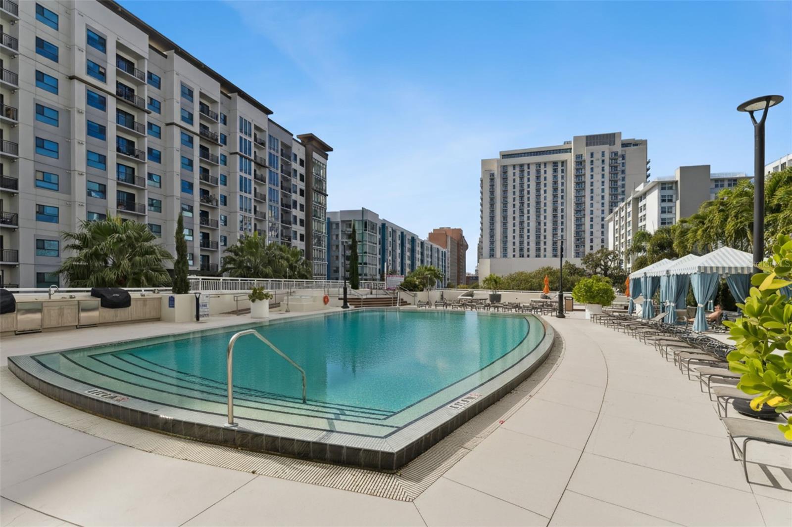 Image 37 of 52 For 100 Eola Drive 911