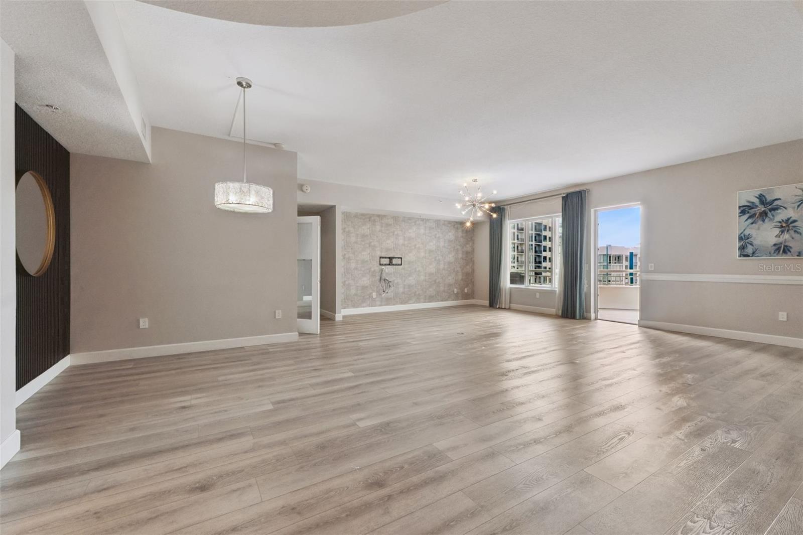 Image 6 of 52 For 100 Eola Drive 911