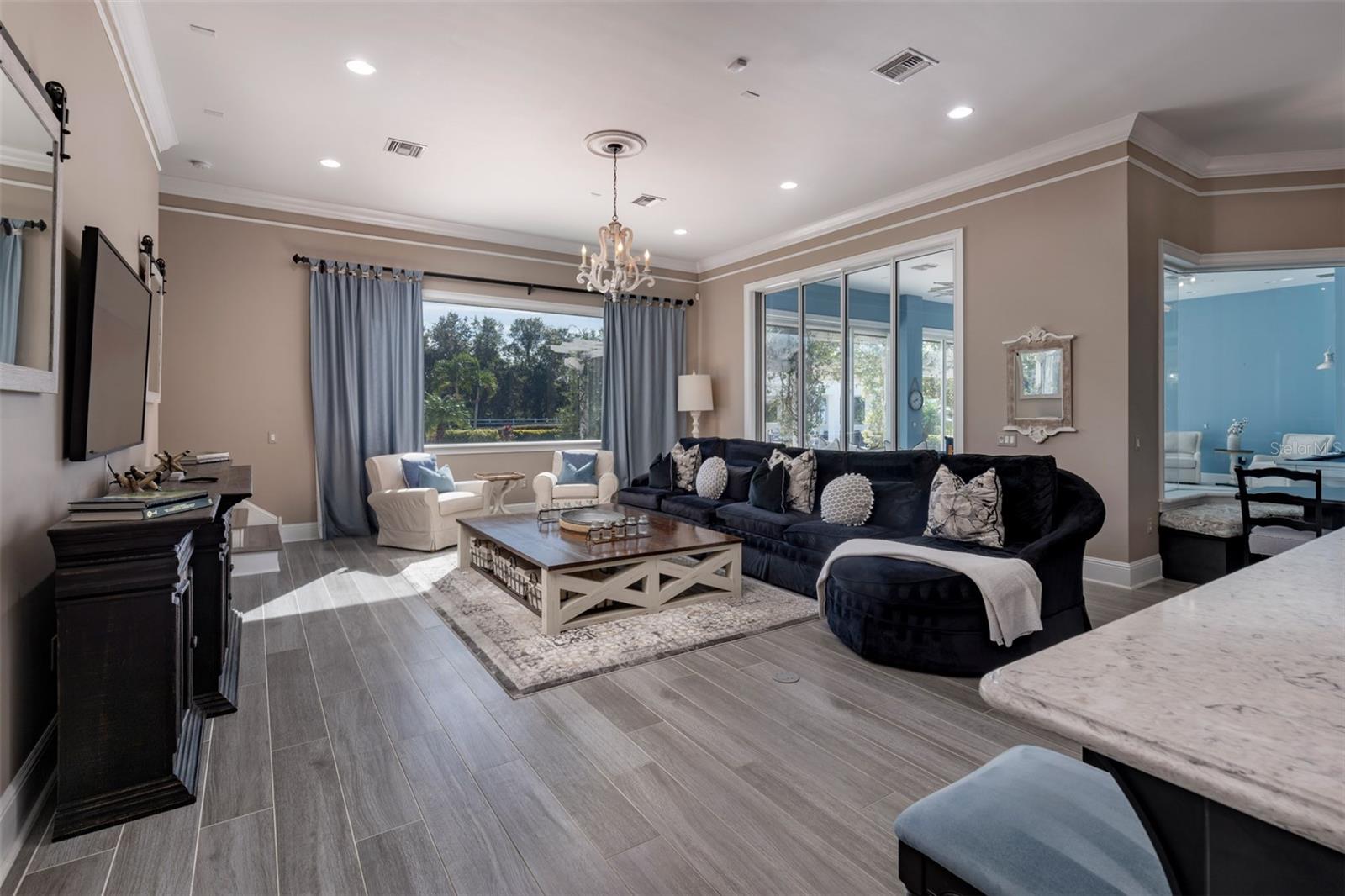 Image 20 of 94 For 2780 Vickie Court