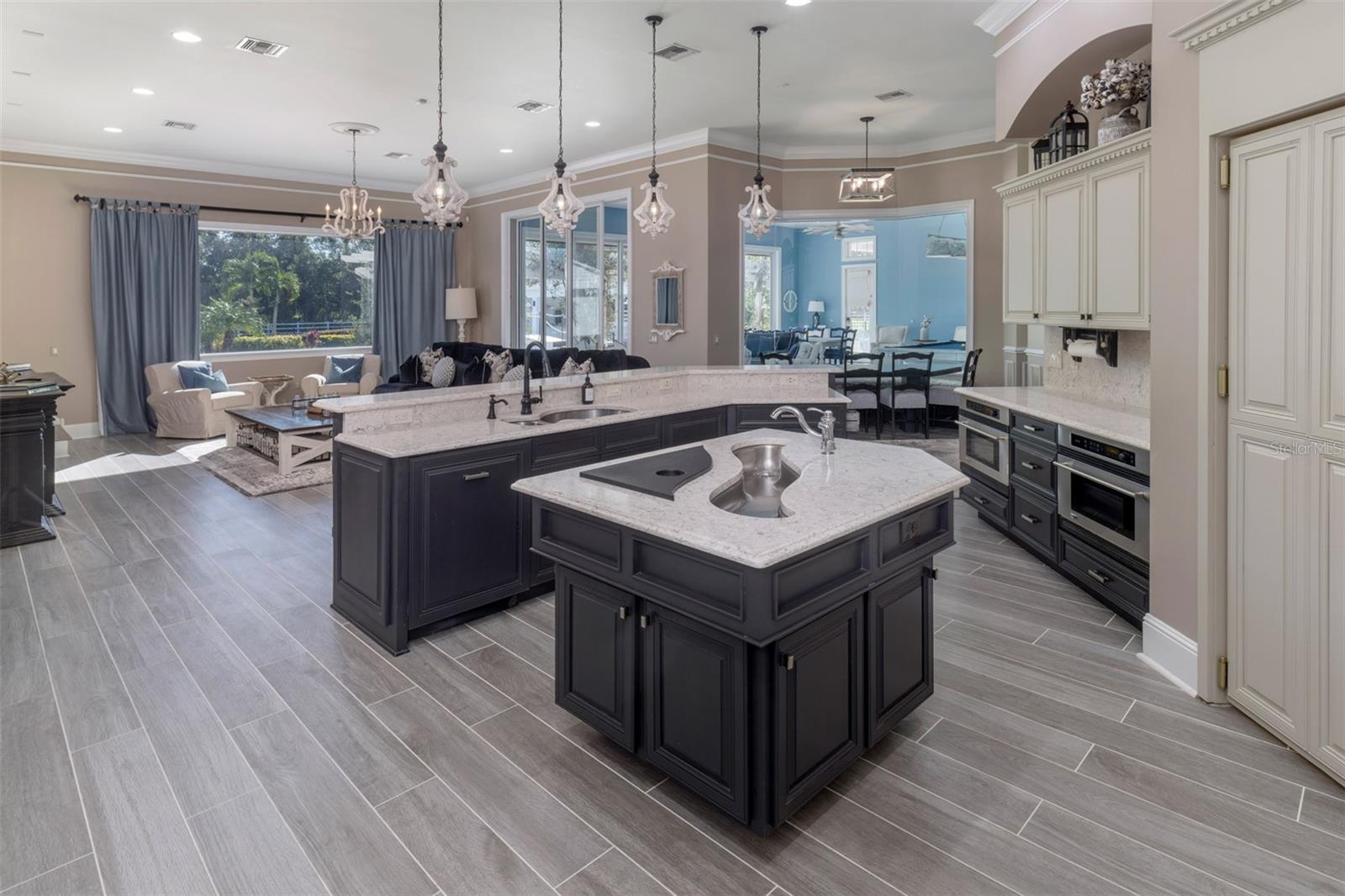 Image 21 of 94 For 2780 Vickie Court