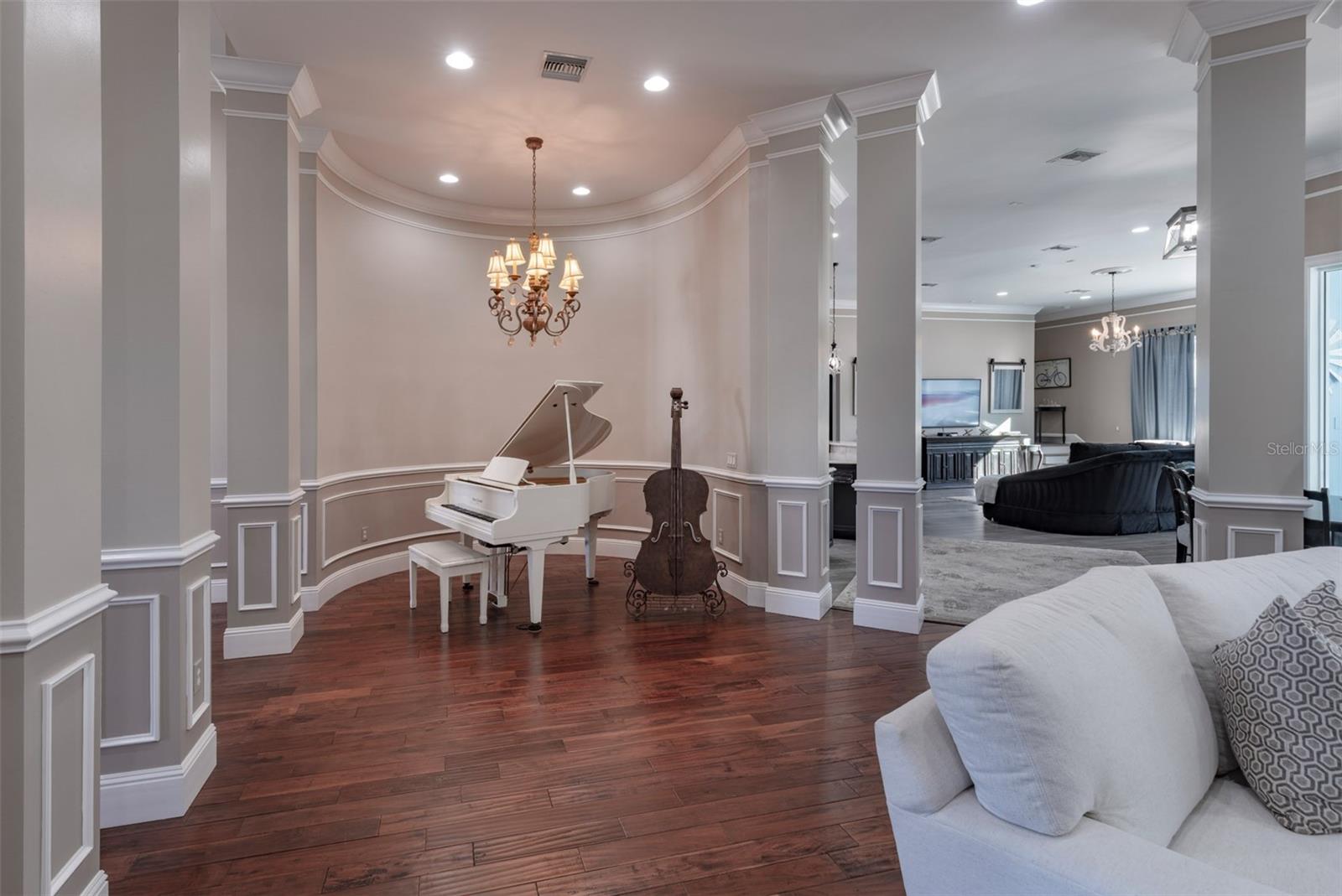 Image 30 of 94 For 2780 Vickie Court