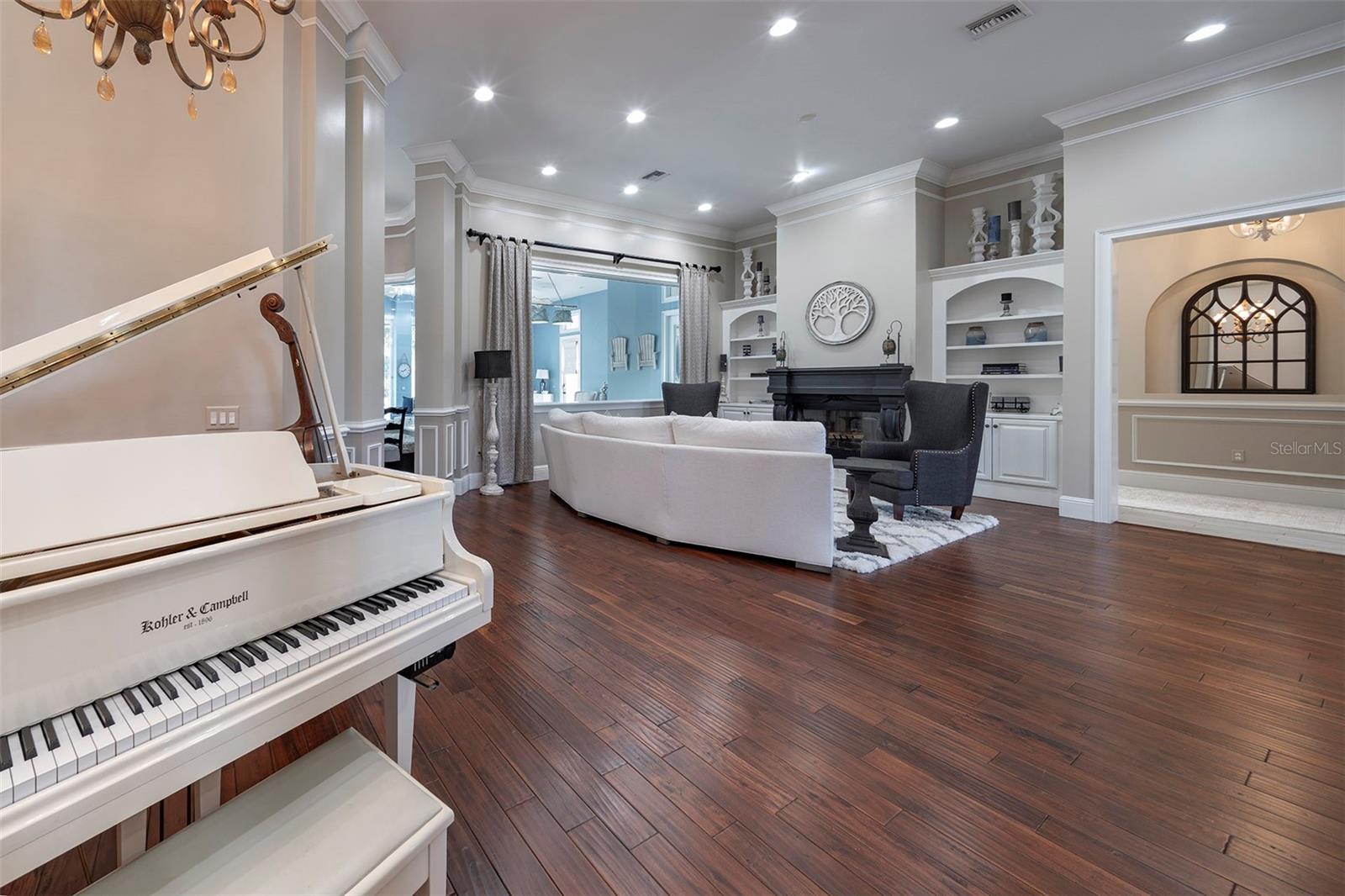 Image 31 of 94 For 2780 Vickie Court