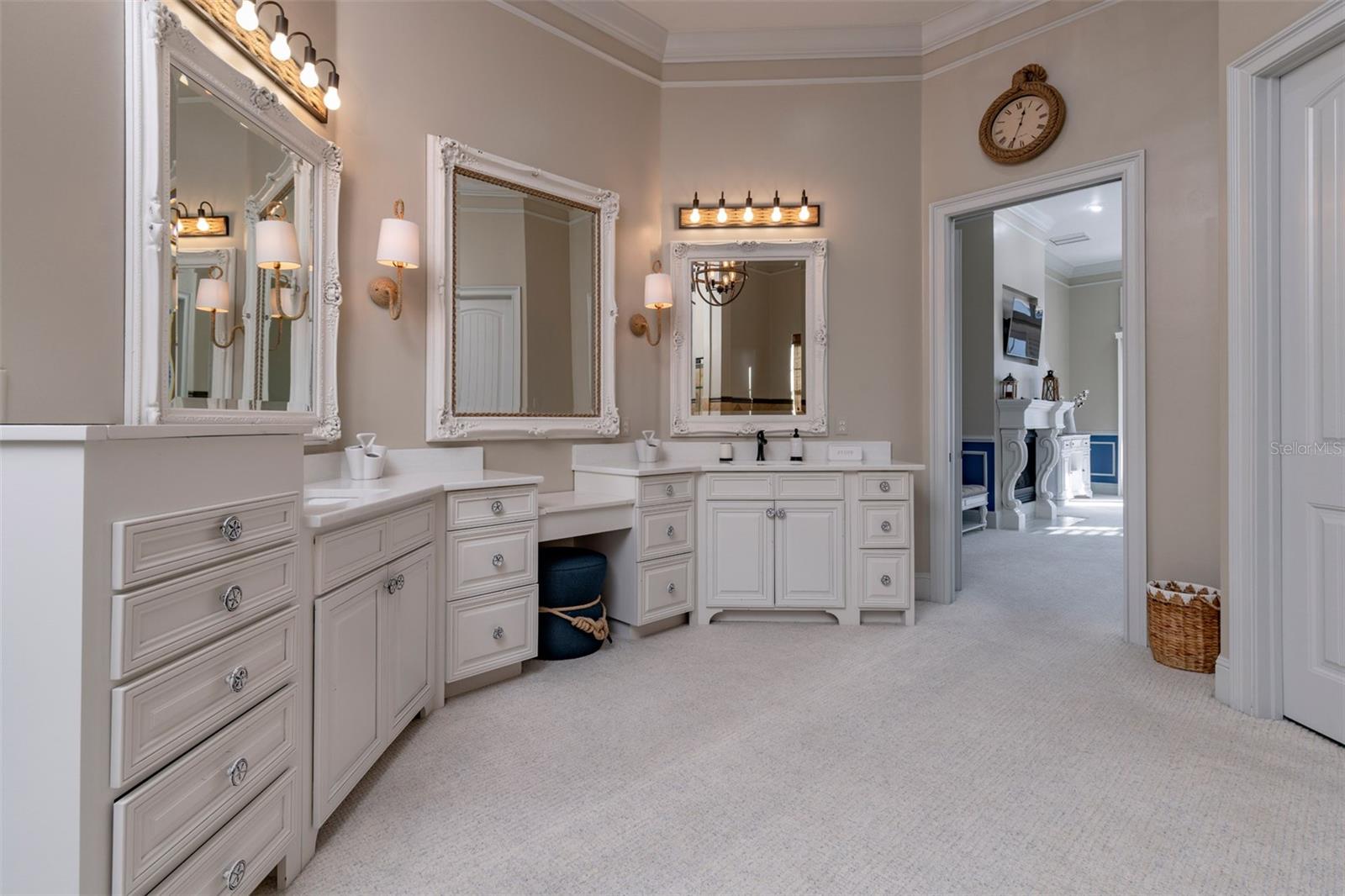 Image 41 of 94 For 2780 Vickie Court