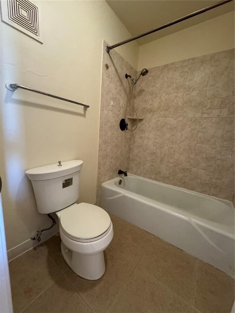 Image 15 of 21 For 4318 Aqua Vista Drive #k