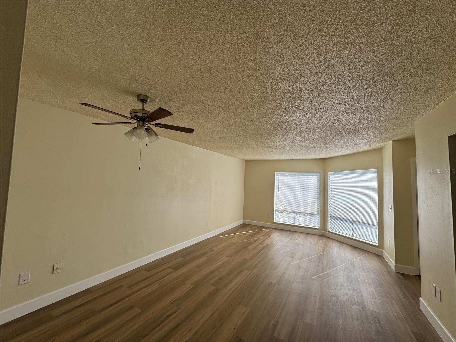 Image 4 of 21 For 4318 Aqua Vista Drive #k