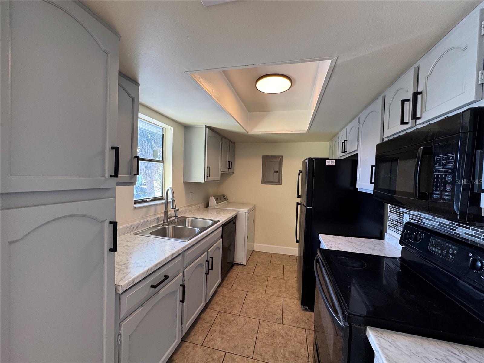 Image 5 of 21 For 4318 Aqua Vista Drive #k