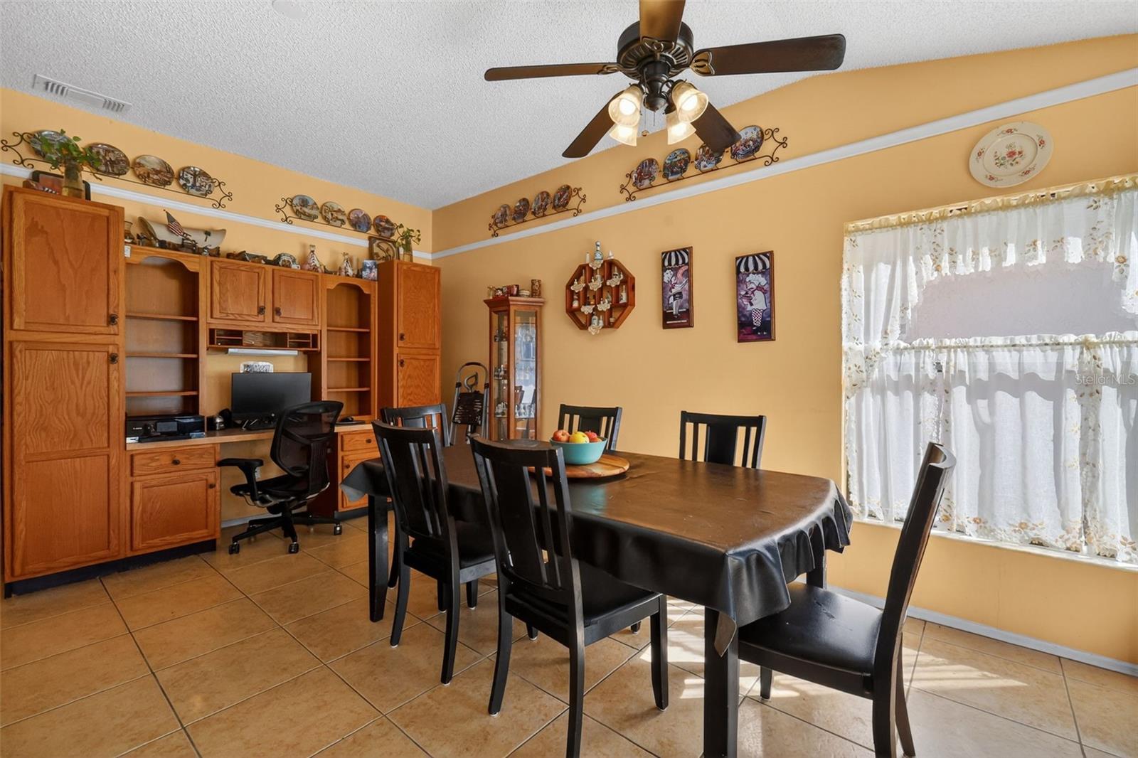 Image 16 of 34 For 562 Hassocks Loop