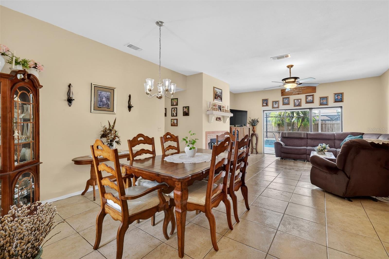 Image 21 of 34 For 562 Hassocks Loop