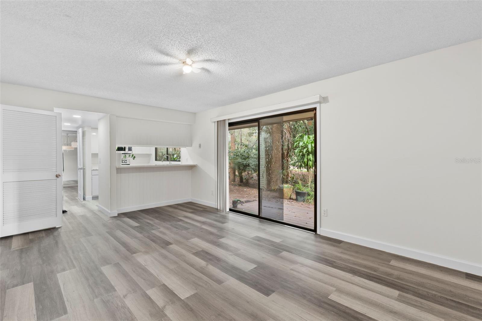 Image 11 of 38 For 100 Hidden Oak Drive