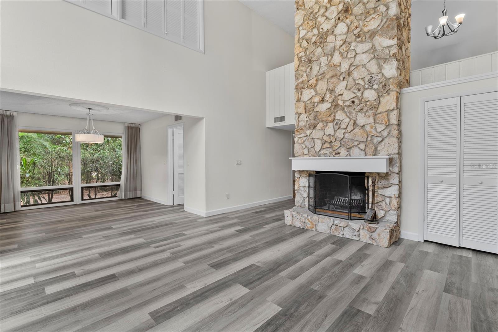 Image 18 of 38 For 100 Hidden Oak Drive