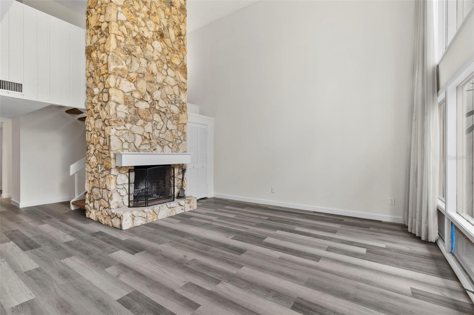 Image 19 of 38 For 100 Hidden Oak Drive