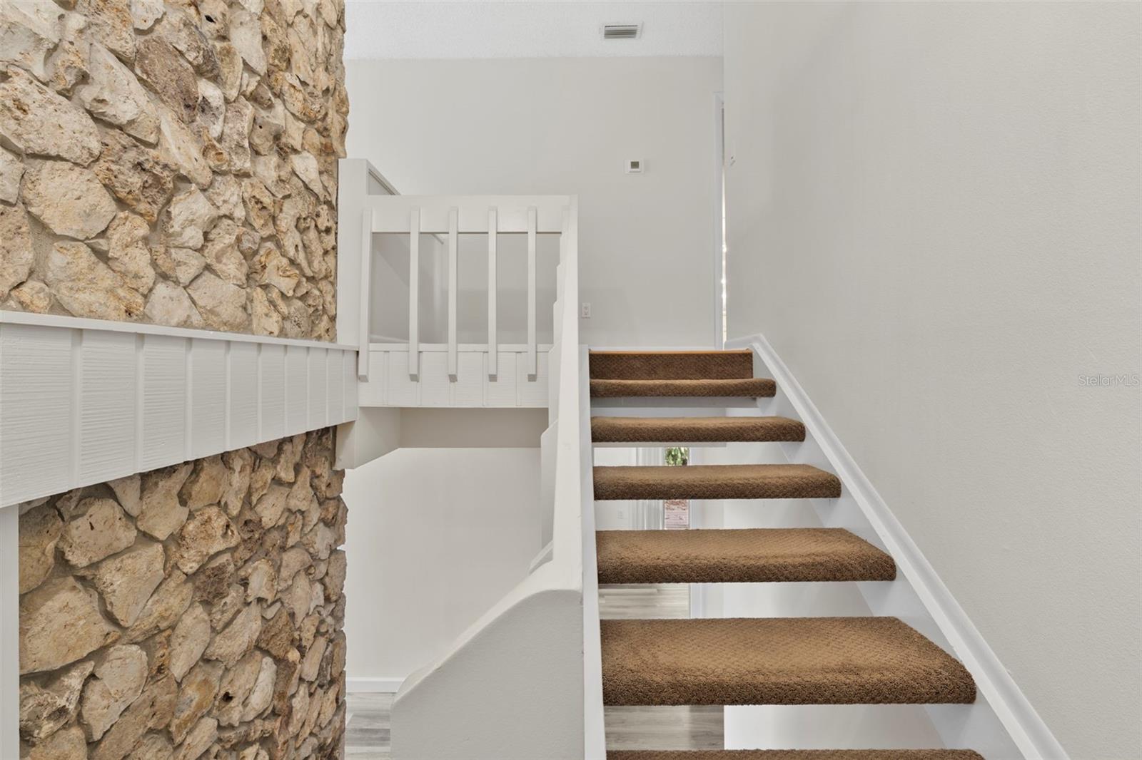 Image 22 of 38 For 100 Hidden Oak Drive