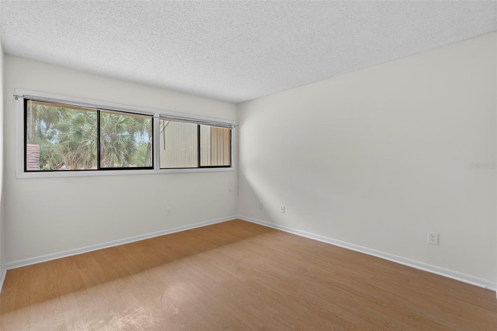 Image 25 of 38 For 100 Hidden Oak Drive