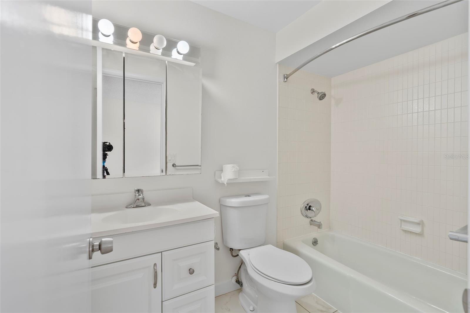 Image 27 of 38 For 100 Hidden Oak Drive