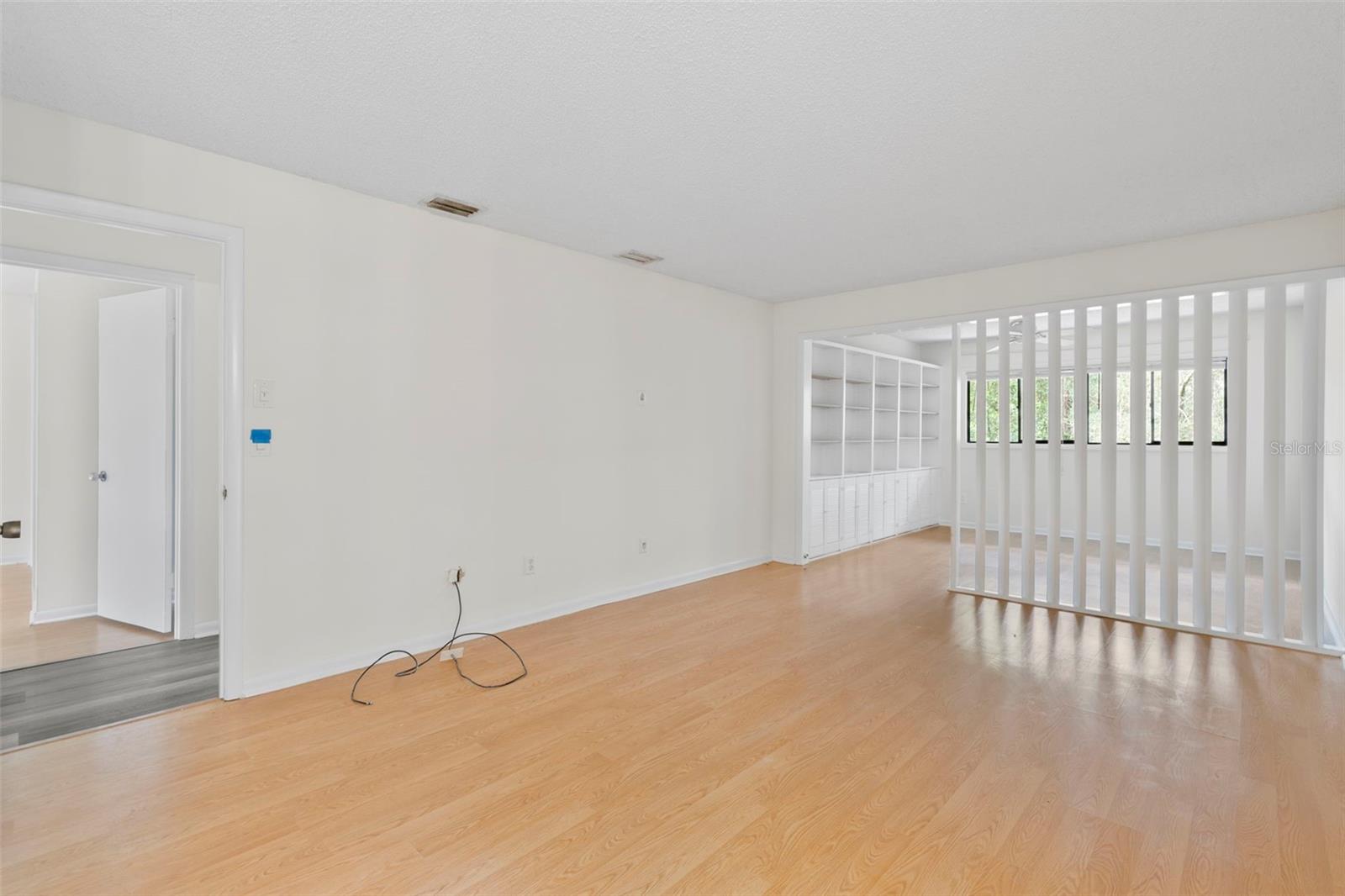 Image 29 of 38 For 100 Hidden Oak Drive