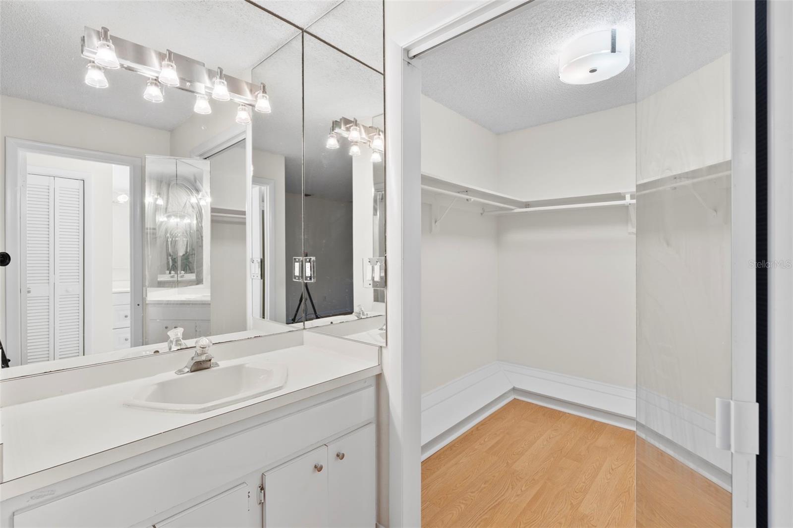 Image 31 of 38 For 100 Hidden Oak Drive