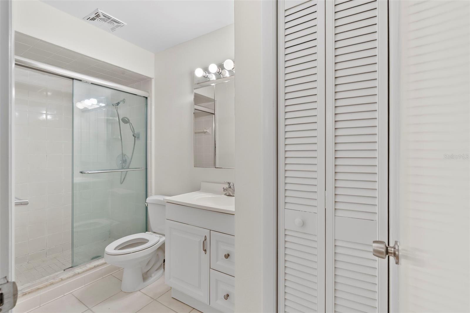 Image 32 of 38 For 100 Hidden Oak Drive