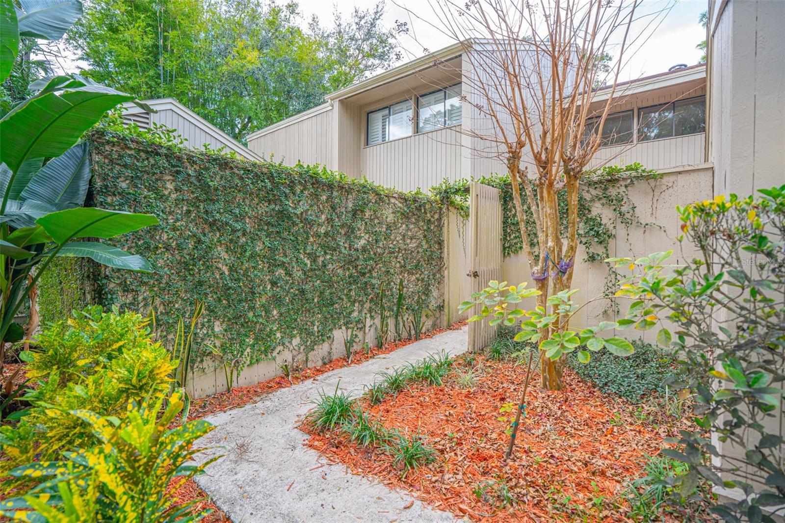 Image 4 of 38 For 100 Hidden Oak Drive