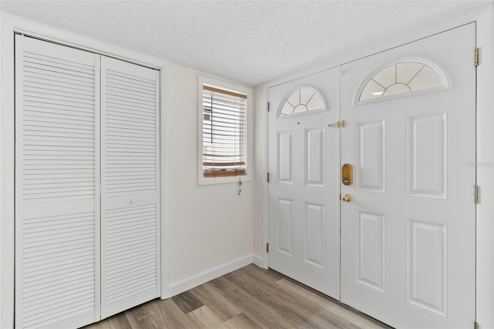 Image 6 of 38 For 100 Hidden Oak Drive