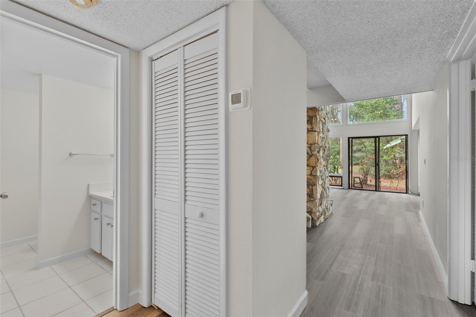 Image 7 of 38 For 100 Hidden Oak Drive