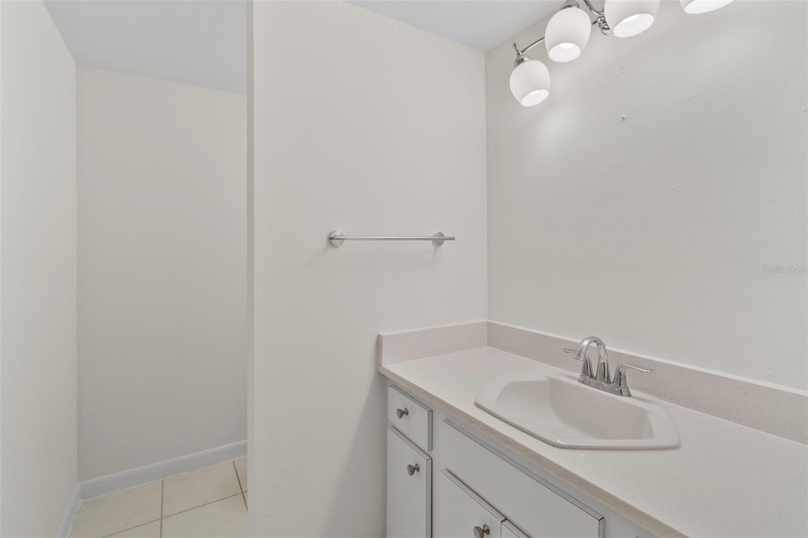 Image 8 of 38 For 100 Hidden Oak Drive