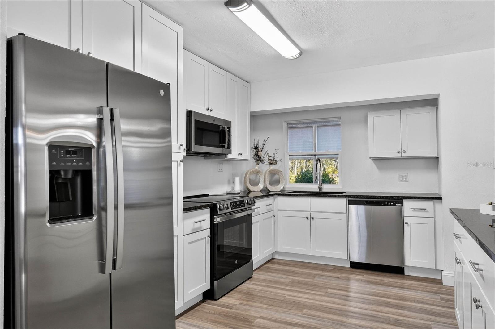 Image 10 of 28 For 8812 Oakwood Drive