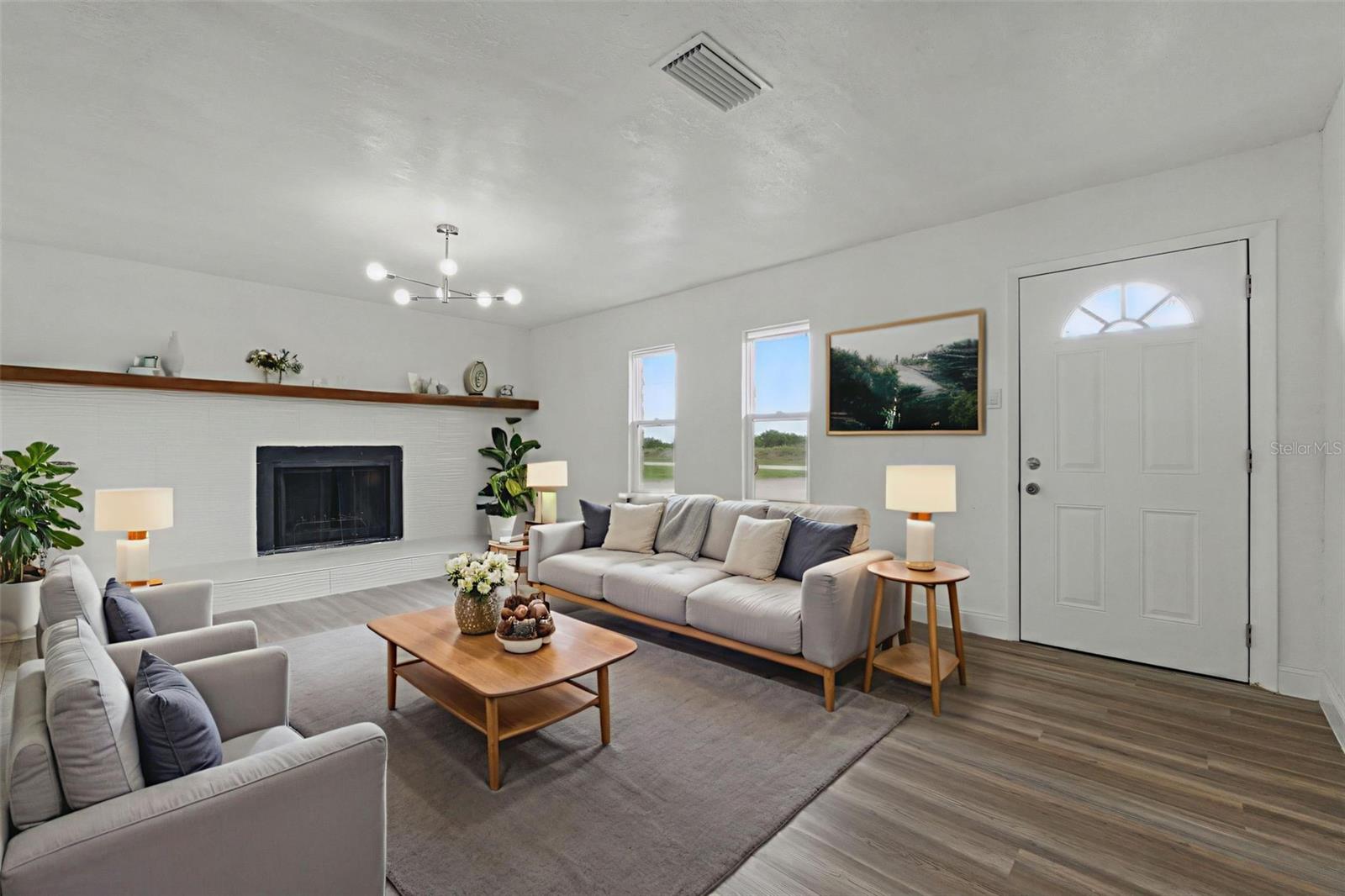 Image 2 of 28 For 8812 Oakwood Drive