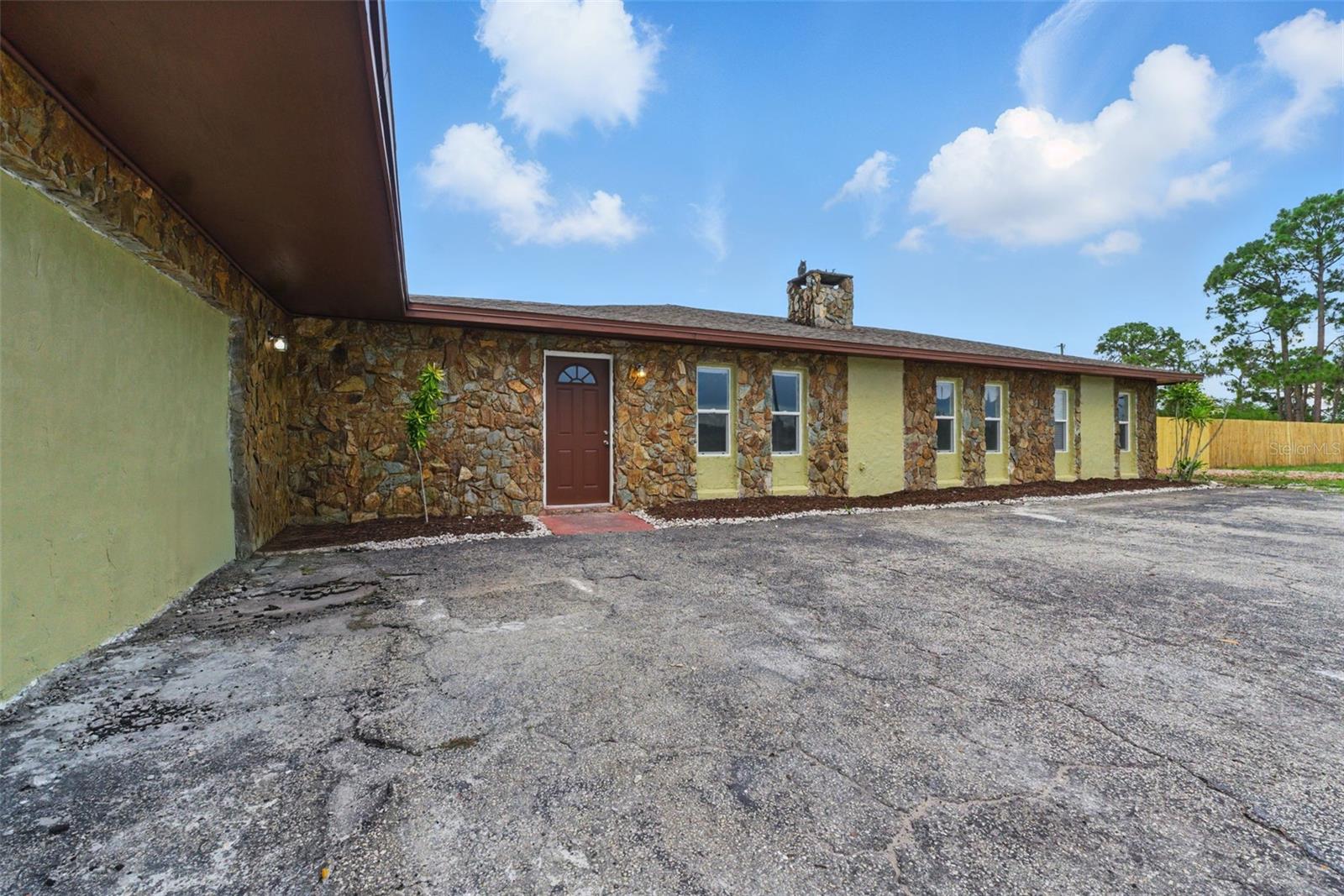 Image 8 of 28 For 8812 Oakwood Drive