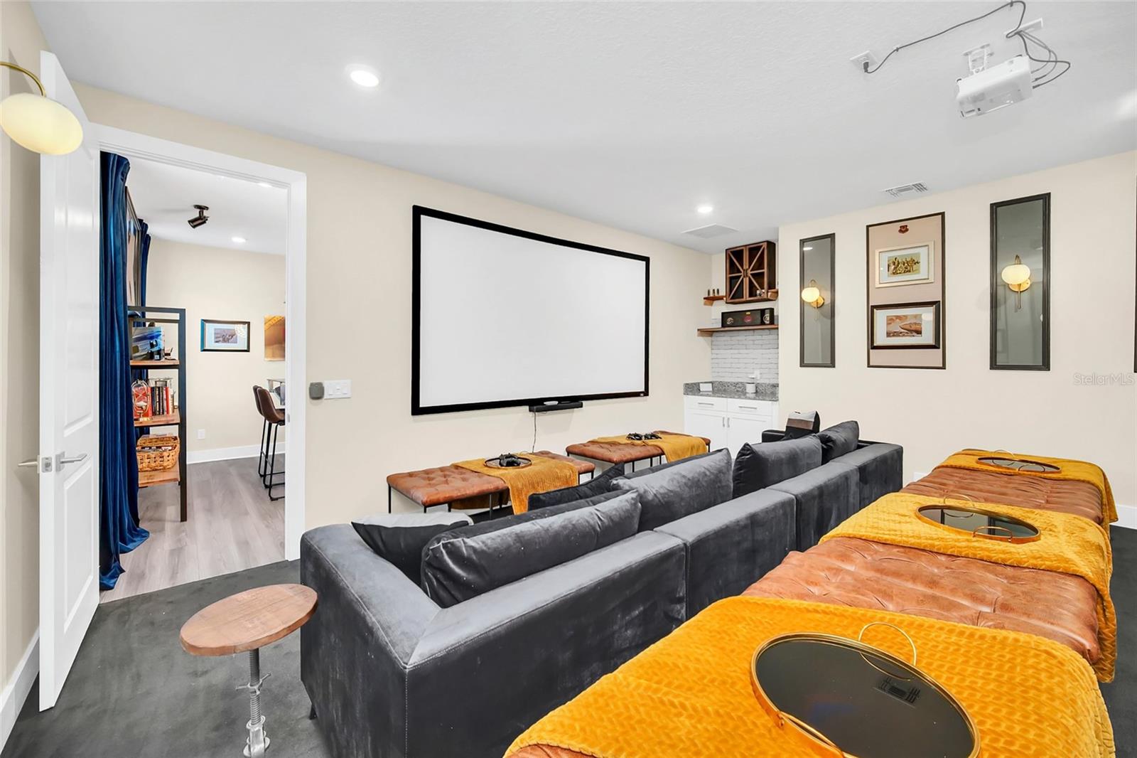 Image 44 of 84 For 1213 Radiant Street