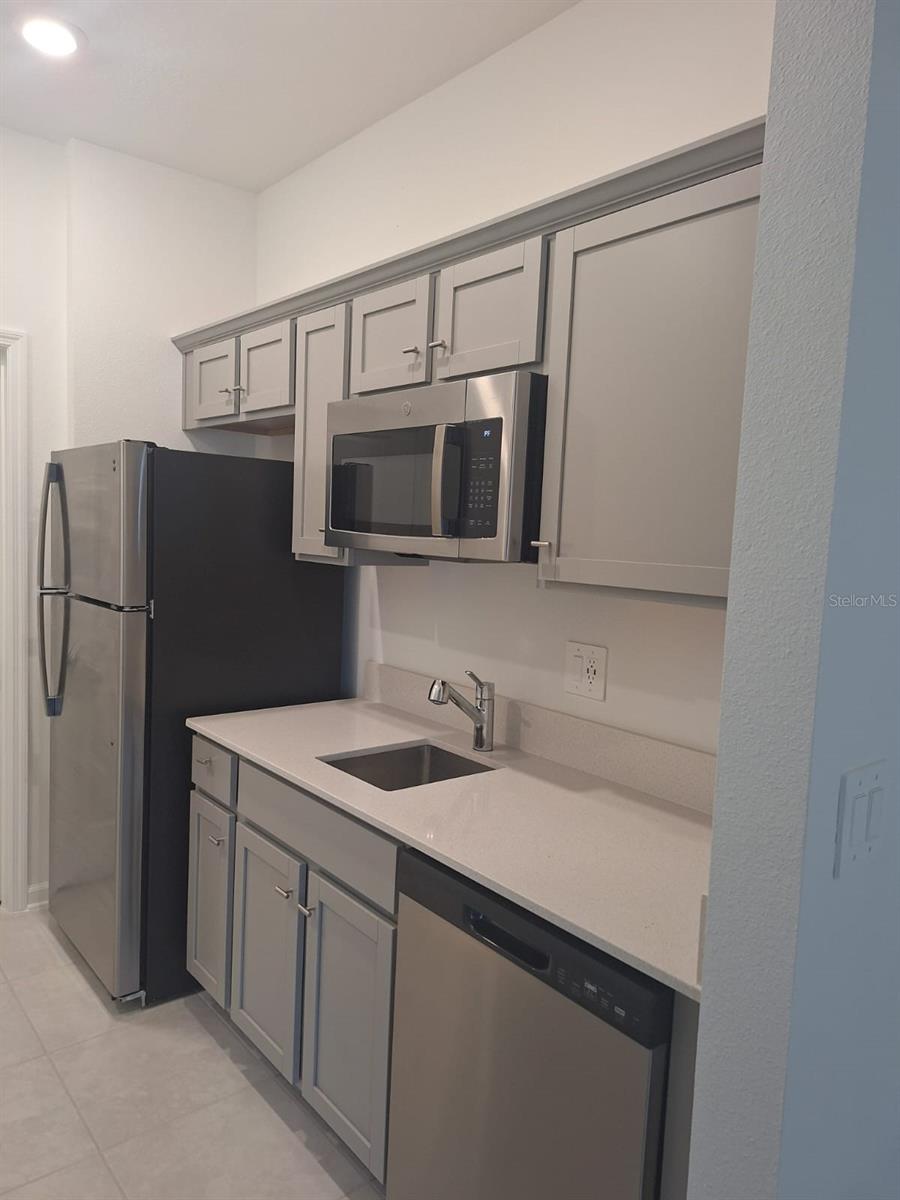 Image 12 of 18 For 3999 Ambrose Avenue B