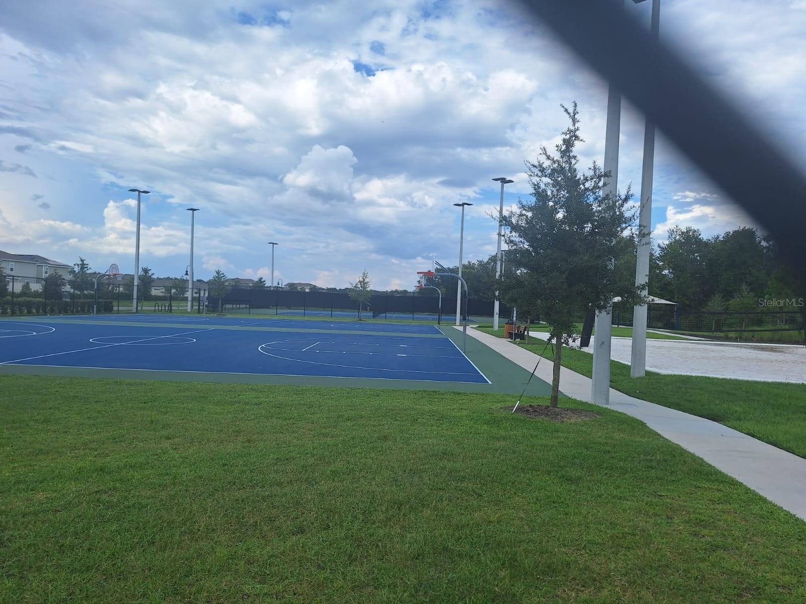 Image 17 of 18 For 3999 Ambrose Avenue B