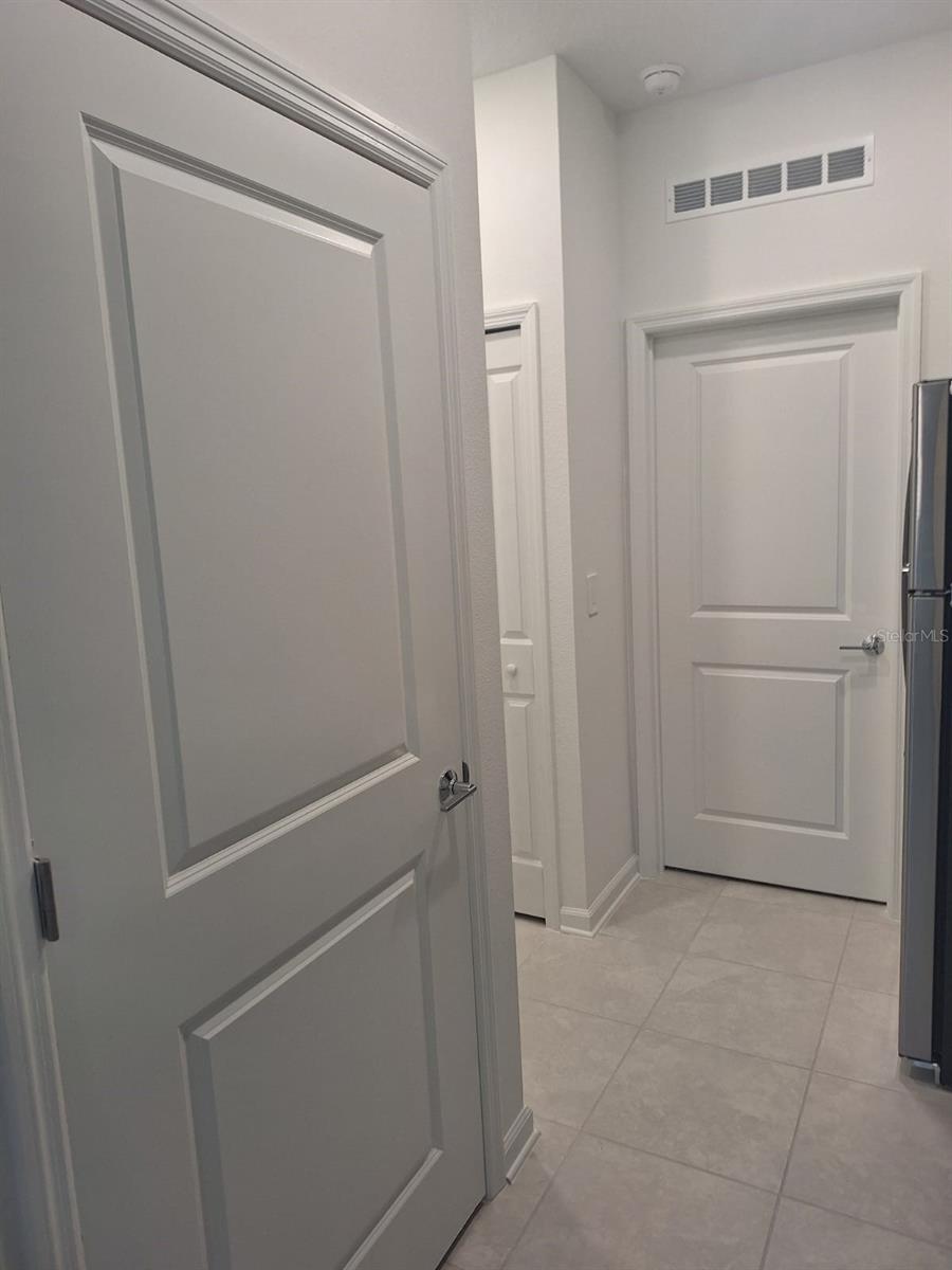 Image 9 of 18 For 3999 Ambrose Avenue B