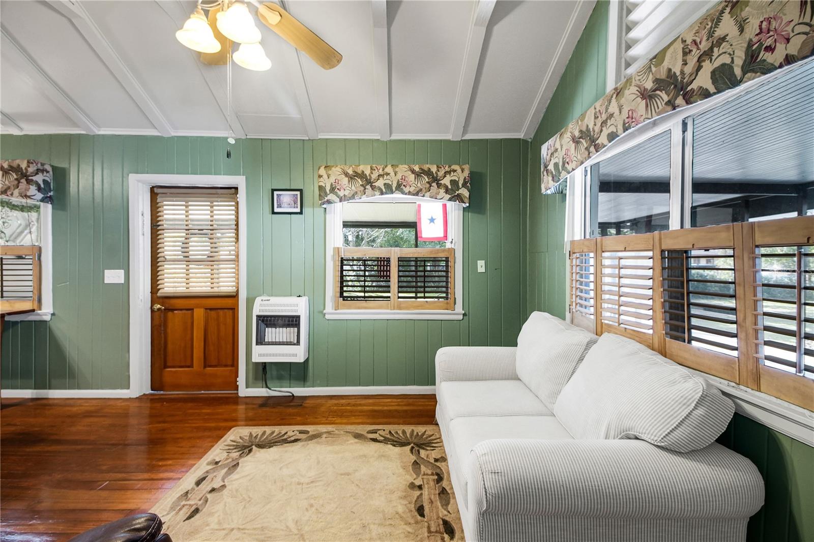 Image 24 of 69 For 257 Desoto Avenue