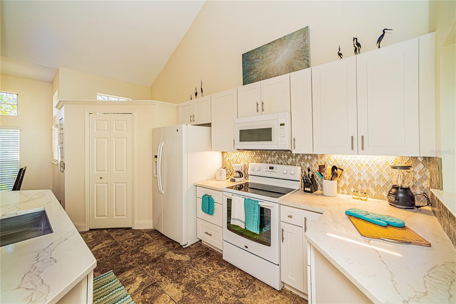 Image 11 of 34 For 123 Becket Lane 123