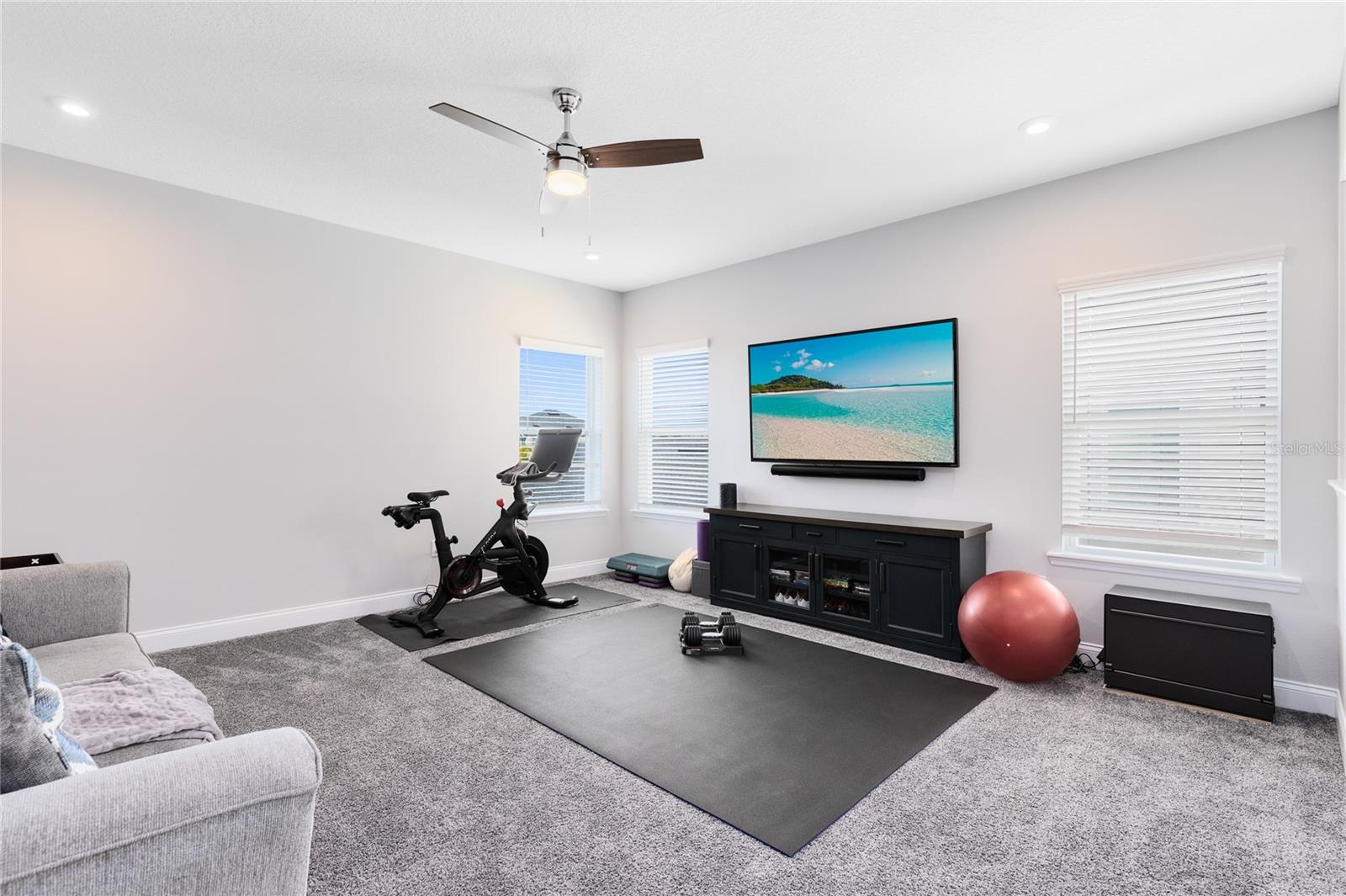 Image 23 of 53 For 13324 Stoddart Avenue